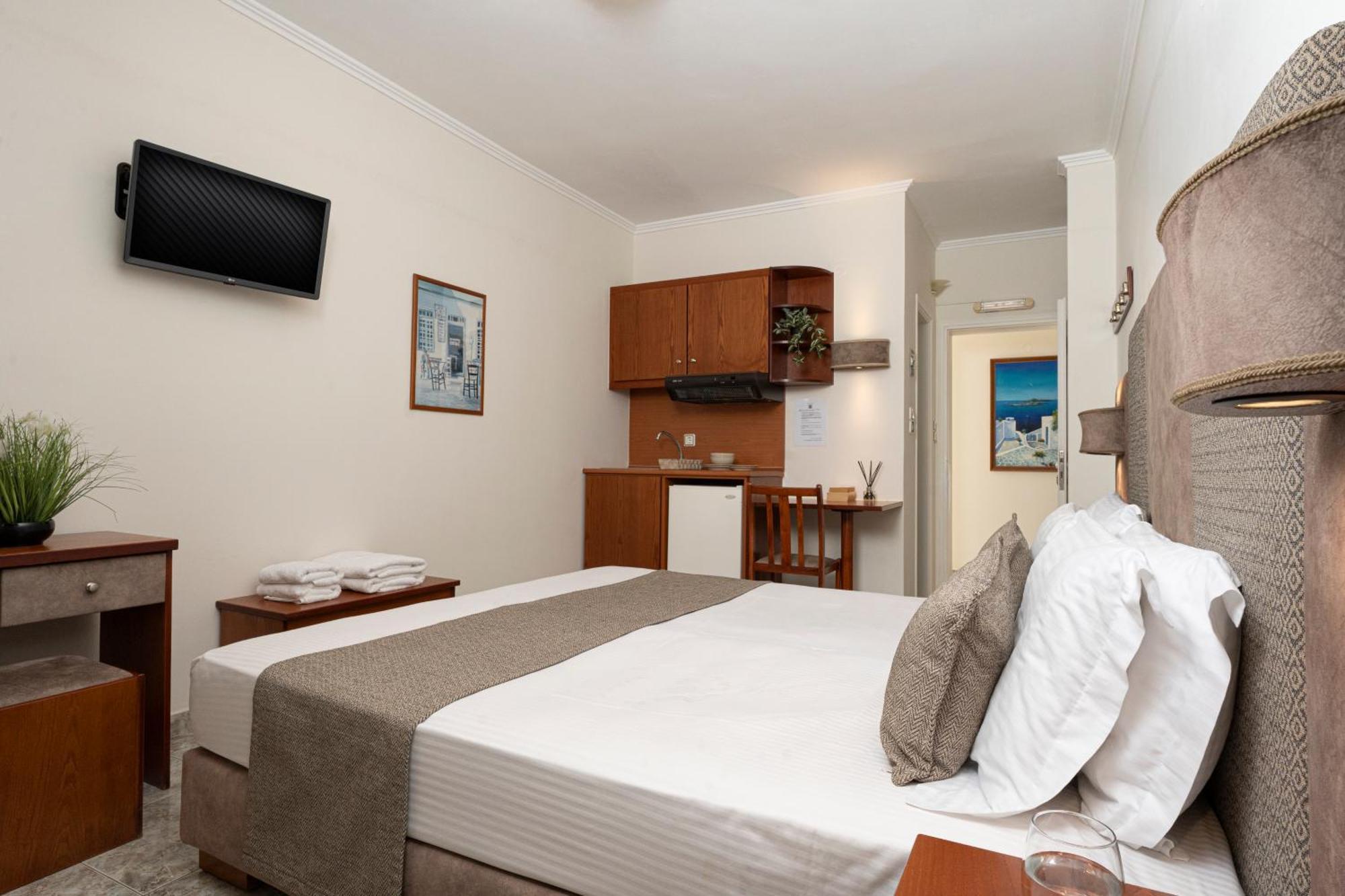 Hotel Dionysis Studios Adamantas Exterior photo